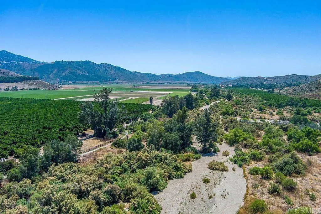 308 Cueva Glen, Escondido, California 92025 home-pic-2